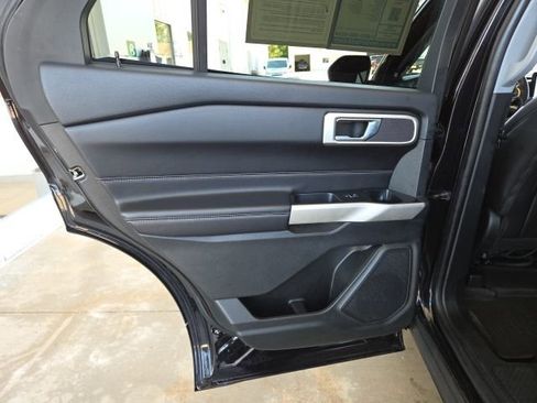 Used 2022 Ford Explorer XLT AWD/4WD image 43
