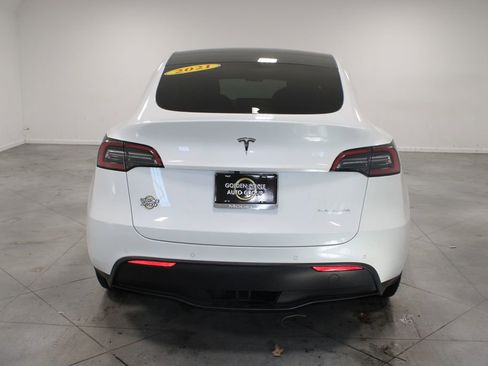 Used 2021 Tesla Model Y Long Range image 8
