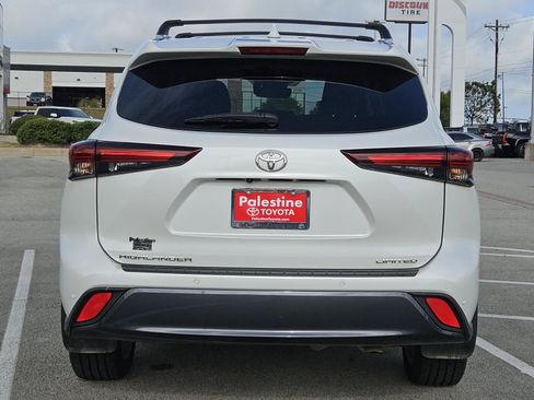 Used 2024 Toyota Highlander Limited FWD image 5