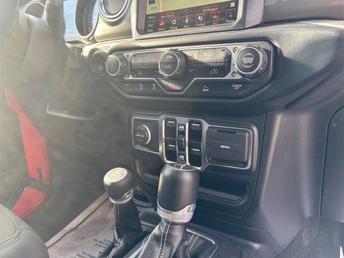 Used 2023 Jeep Gladiator Overland image 21