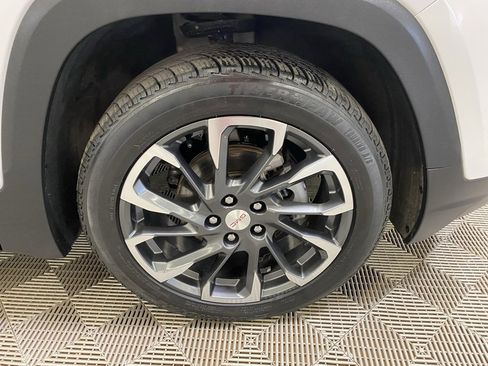 Used 2022 GMC Terrain SLT image 2