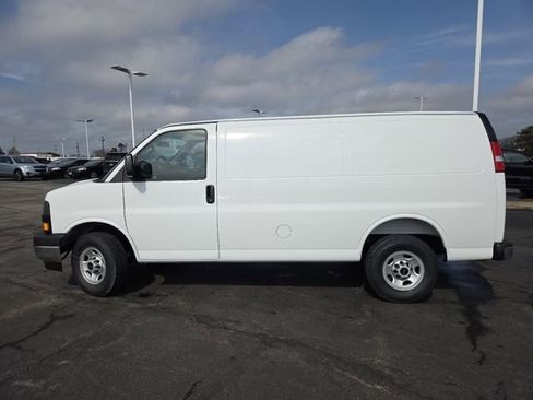 New 2026 GMC Savana 2500 Work Van w/ Driver Convenience Package image 18