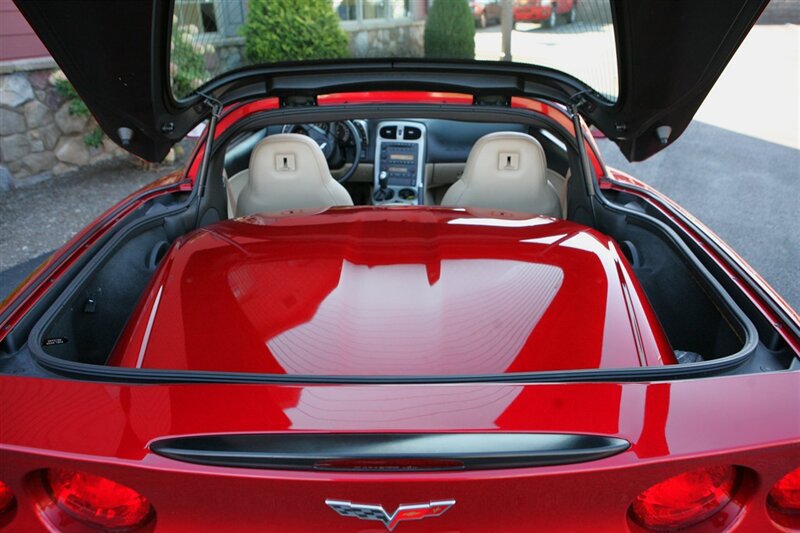 Used 2005 Chevrolet Corvette Coupe w/ Preferred Equipment Group RWD image 8