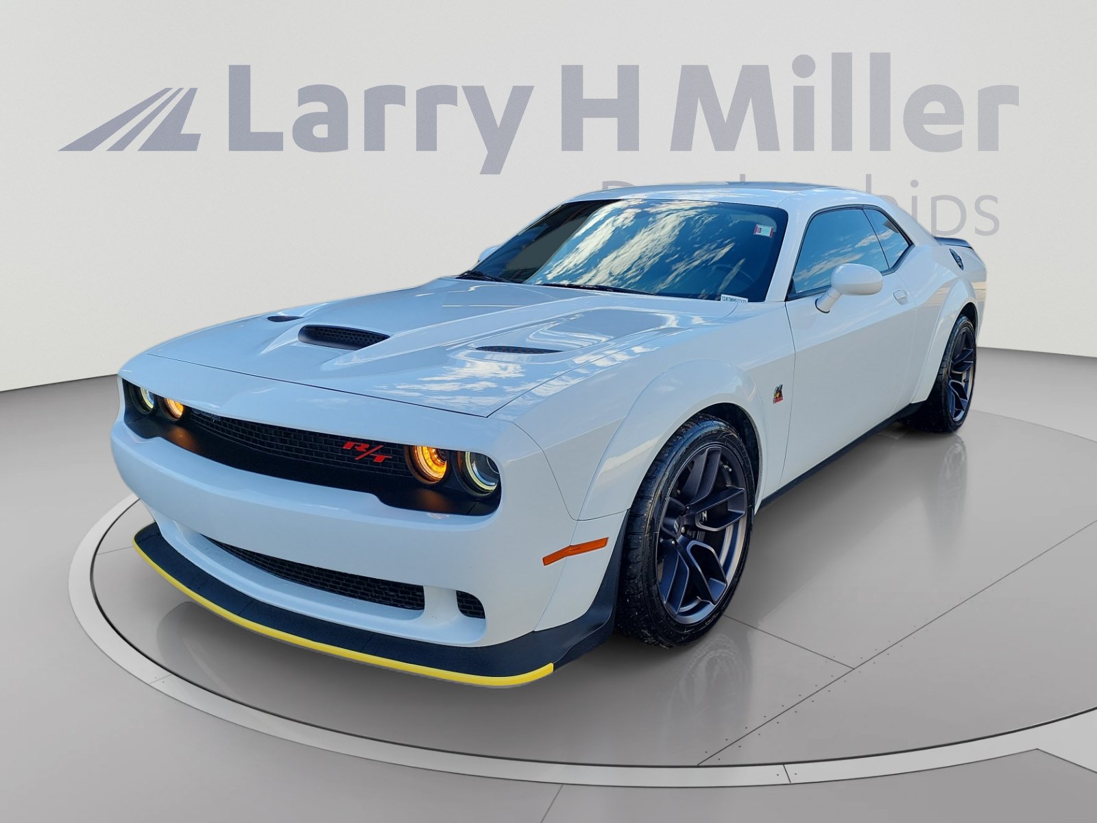 Used 2021 Dodge Challenger R/T Scat Pack RWD image 1