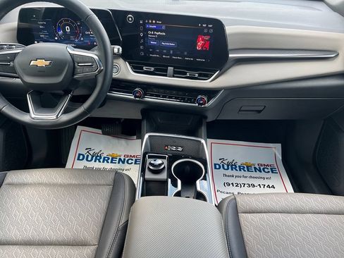 Used 2026 Chevrolet Equinox LT w/ Convenience Package II FWD image 10