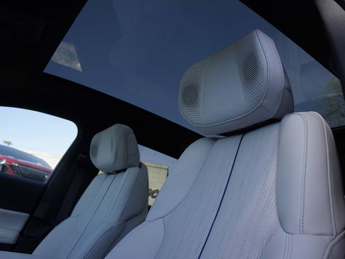 New 2024 Cadillac Lyriq Luxury image 23