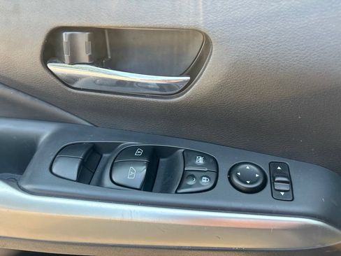 Used 2019 Nissan Kicks SR w/ SR Premium Package FWD image 23