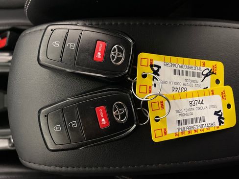 Certified 2023 Toyota Corolla Cross XLE FWD image 24