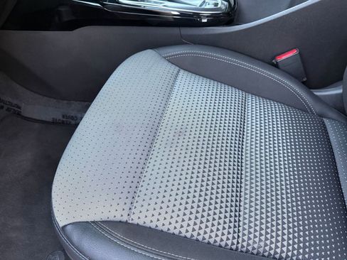 Used 2025 Chevrolet Trax LT image 25