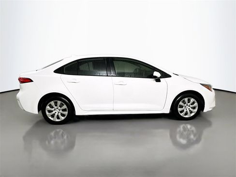 Used 2020 Toyota Corolla LE image 7