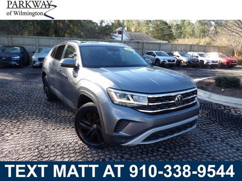 Used 2022 Volkswagen Atlas Cross Sport SE image 1