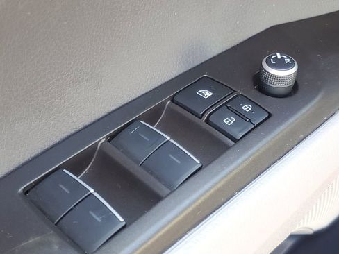 Used 2023 Toyota Camry XLE image 9