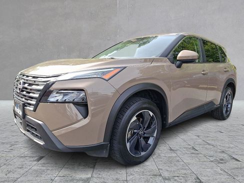 Used 2024 Nissan Rogue SV image 3