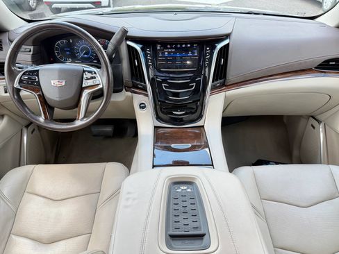Used 2017 Cadillac Escalade Luxury AWD/4WD image 39