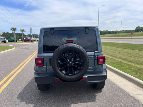 Used 2025 Jeep Wrangler Sahara w/ Safety Group image 4