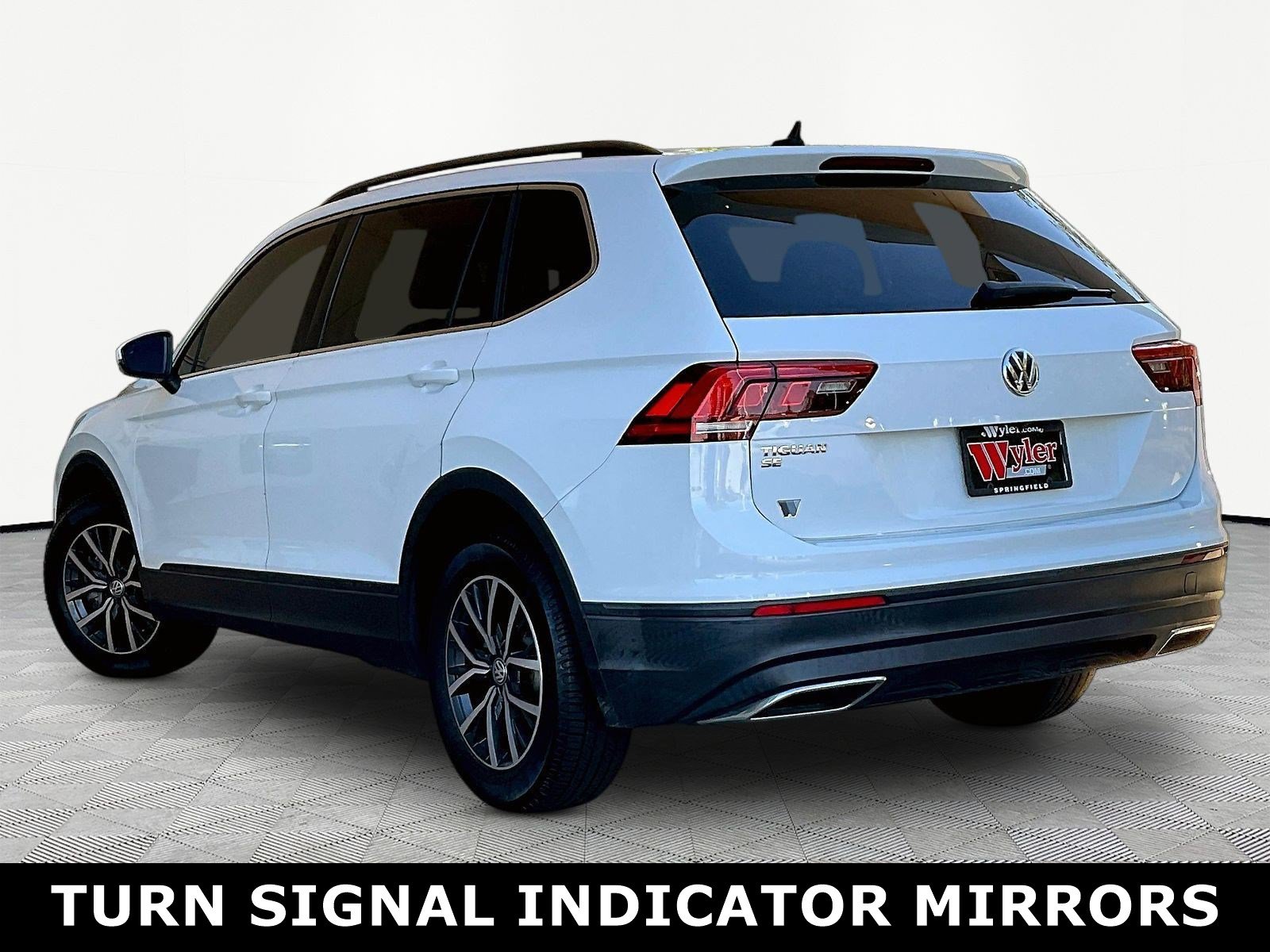 Used 2019 Volkswagen Tiguan SE w/ Panoramic Sunroof Package FWD image 4