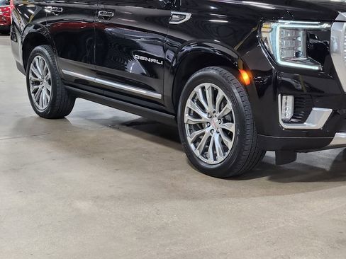 Used 2022 GMC Yukon Denali w/ Denali Premium Package AWD/4WD image 16