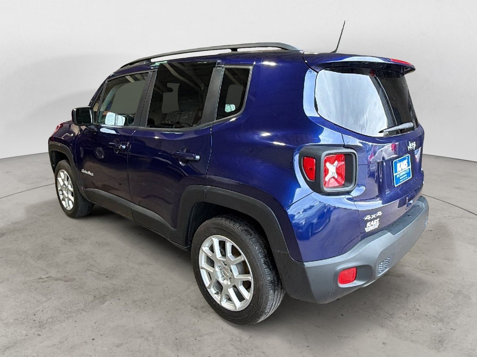 Used 2019 Jeep Renegade Latitude w/ Cold Weather Group AWD/4WD image 4