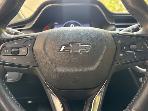 Used 2022 Chevrolet Bolt EUV LT w/ Convenience Package FWD image 11