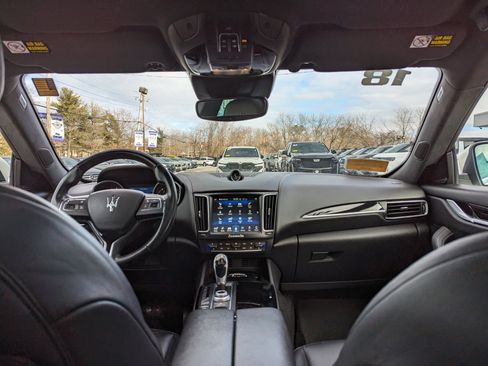 Used 2018 Maserati Levante image 38