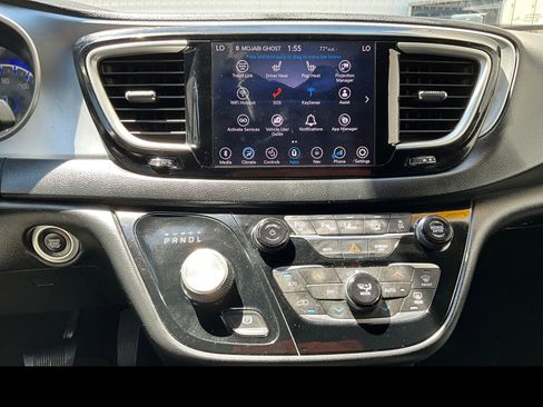 Used 2020 Chrysler Pacifica Touring-L Plus FWD image 5