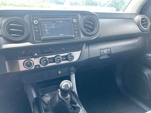 Used 2017 Toyota Tacoma SR AWD/4WD image 11