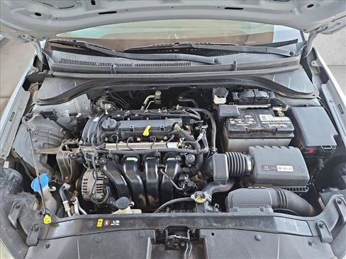 Used 2017 Hyundai Elantra SE FWD image 21