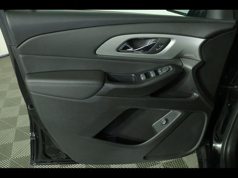 Used 2023 Chevrolet Traverse LT w/ Midnight/Sport Edition image 18