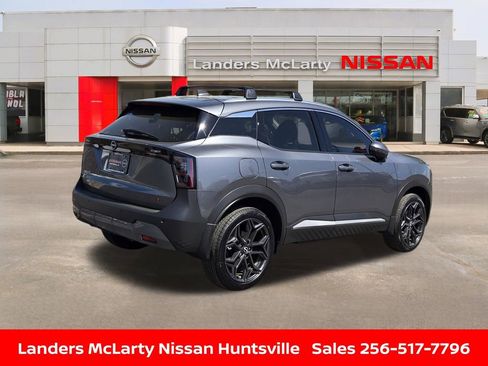 Used 2025 Nissan Kicks SR w/ Illumination Package image 3