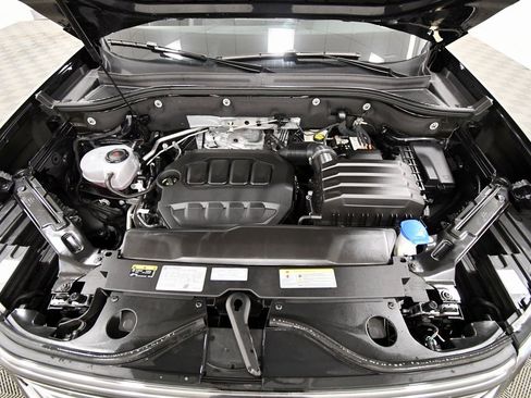 Used 2025 Volkswagen Atlas SE image 13