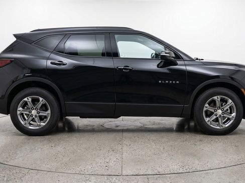 Used 2025 Chevrolet Blazer LT FWD image 11