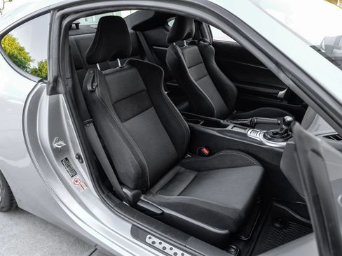 Used 2017 Toyota 86 RWD image 30