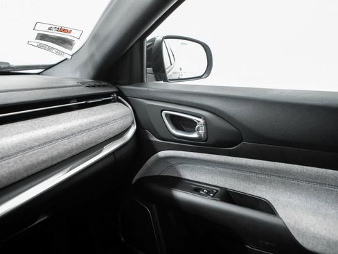 Used 2023 Jeep Compass Latitude image 23