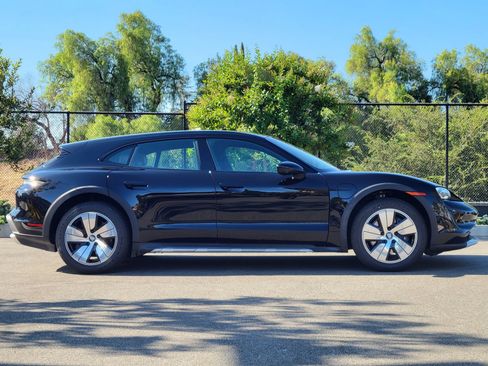 Used 2022 Porsche Taycan 4 Cross Turismo AWD/4WD image 8