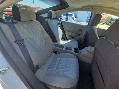 Used 2015 Chevrolet Volt FWD image 25