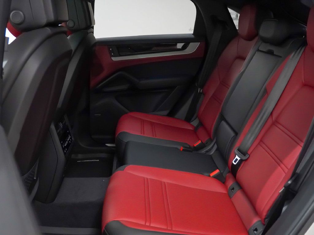 Certified 2026 Porsche Cayenne Coupe AWD/4WD image 18