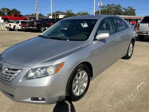 Used 2009 Toyota Camry image 2