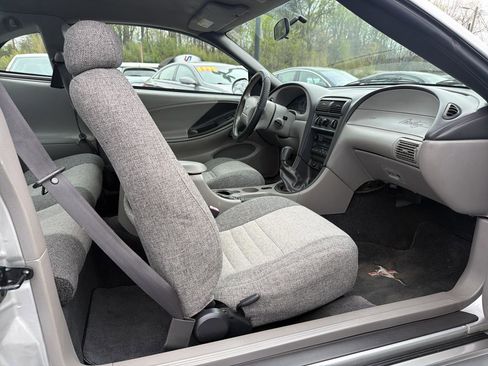 Used 2004 Ford Mustang Coupe image 16