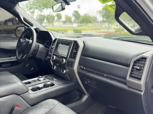 Used 2018 Ford Expedition Max XLT w/ Equipment Group 202A image 9