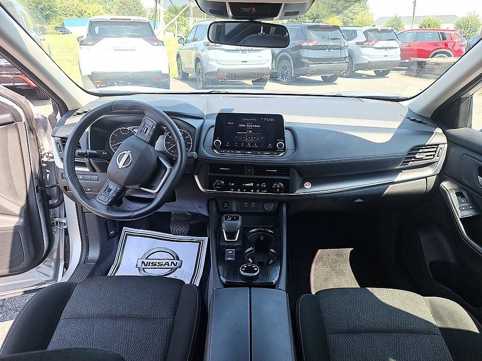 Certified 2025 Nissan Rogue SV AWD/4WD image 19