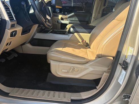 Used 2017 Ford F250 Lariat w/ Lariat Ultimate Package AWD/4WD image 11