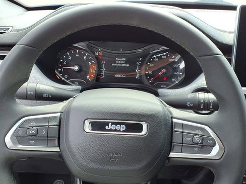 Used 2023 Jeep Compass Latitude AWD/4WD image 12