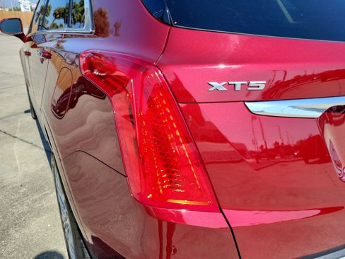 Used 2018 Cadillac XT5 Premium Luxury image 10