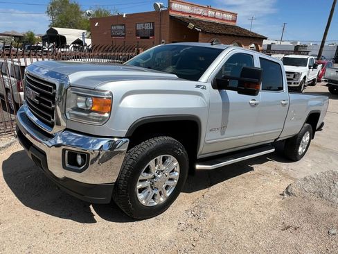 Used 2017 GMC Sierra 2500 SLE w/ Suspension Package, Off-Road AWD/4WD image 3