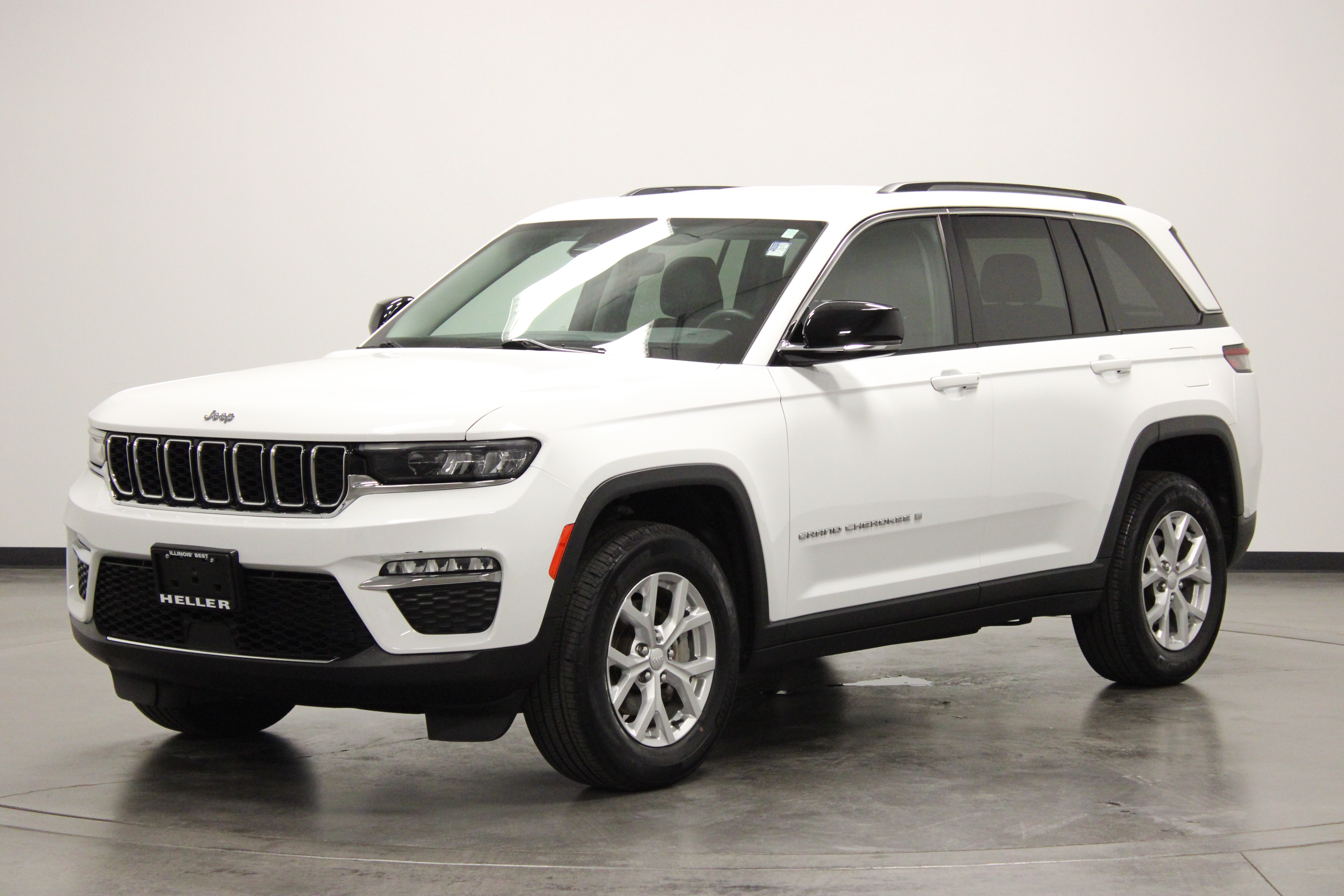 Used 2023 Jeep Grand Cherokee Limited AWD/4WD image 4