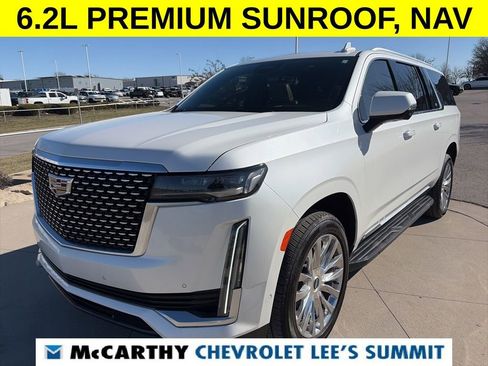 Used 2022 Cadillac Escalade ESV Premium Luxury image 4