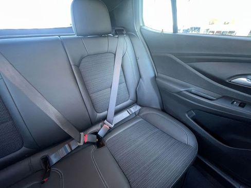 Used 2025 Buick Envista Preferred image 36