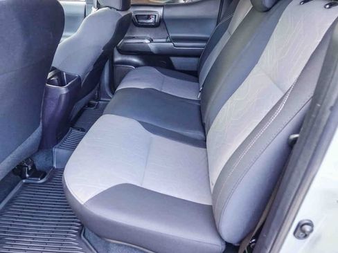 Used 2022 Toyota Tacoma TRD Sport image 17