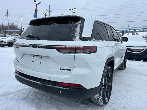 Used 2023 Jeep Grand Cherokee Limited w/ Black Appearance Package image 5