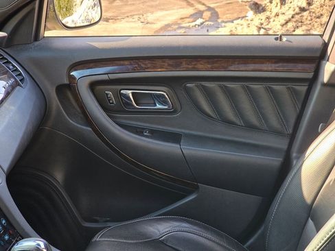 Used 2017 Ford Taurus Limited w/ Driver Assist Package image 11